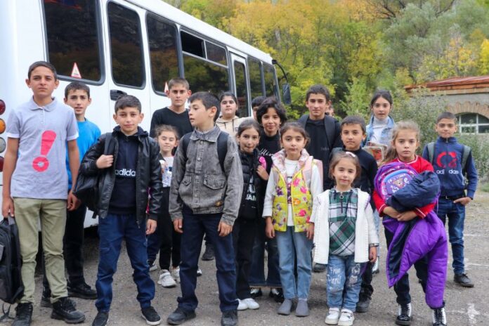 Children ready to board the school bus (Photo AGA)