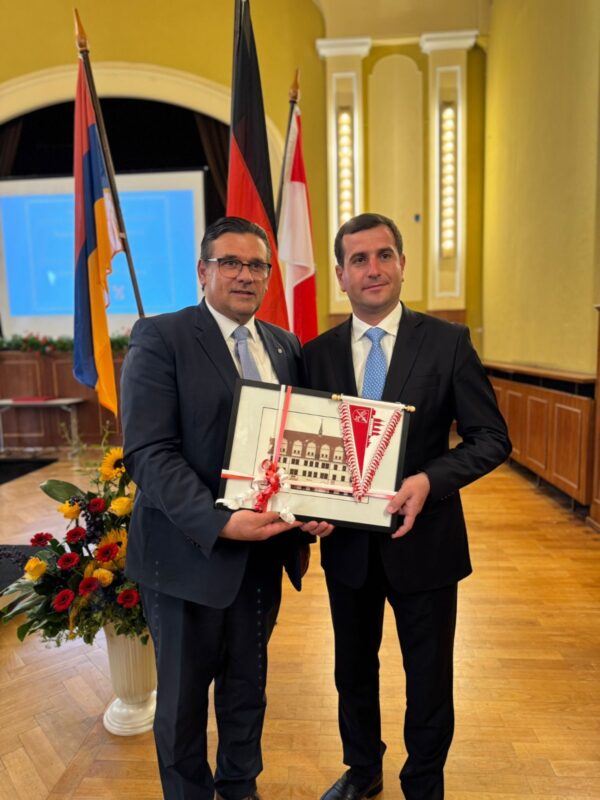 Mayor Armin Müller of Naumburg, left, with Armavir Mayor Varsham Sargsyan